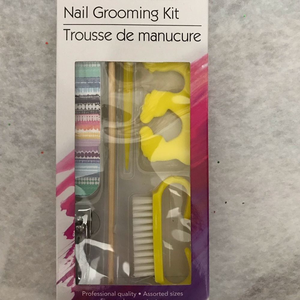Nail grooming kit